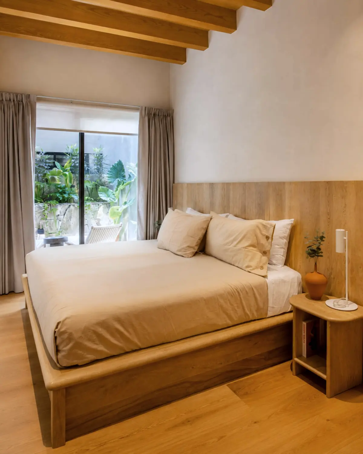 AKBAL, The bedroom, in wood and stone