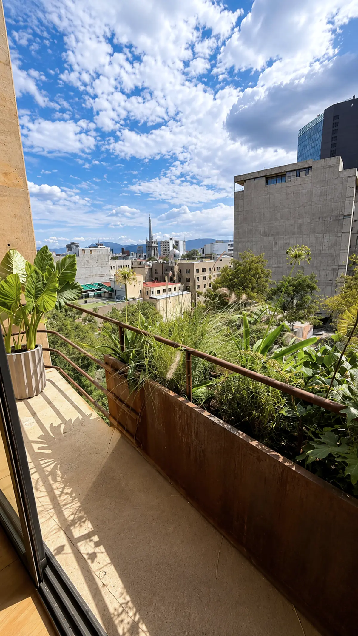 SISAL, The private balcony
